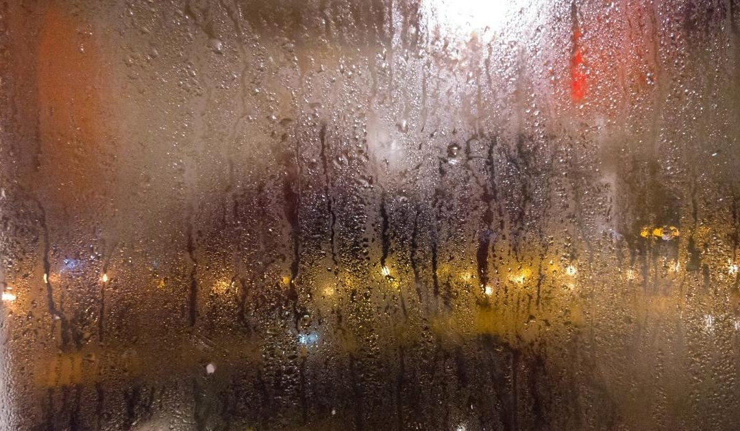 Votre vue est-elle floue les jours de pluie ? Préparez vos fenêtres embuées